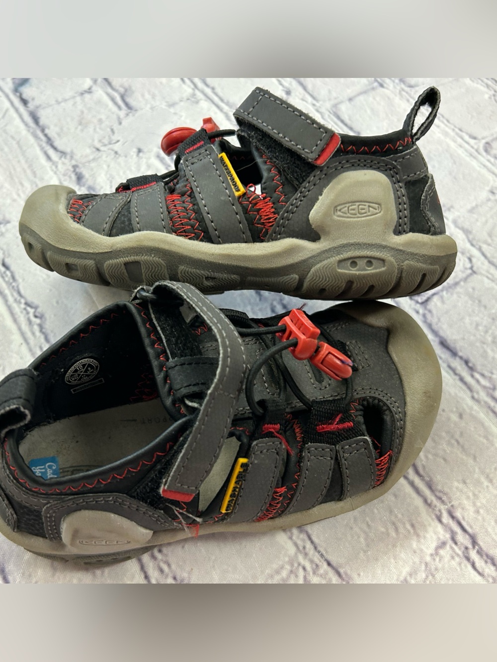 KEEN toddler size 10 waterproof sandals